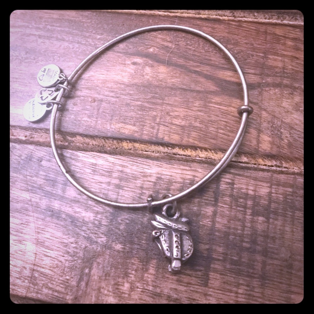 Saddle bracelet
