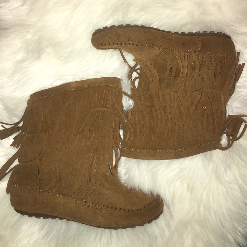 Minnetonka 2 Layer Fringe Boots