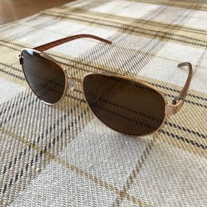 Aviators with polarized lenses