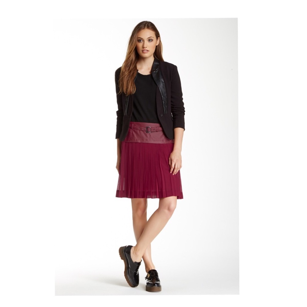 Pleated skirt