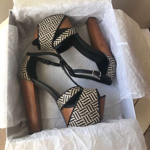 Jessica Simpson Deanah Platforms - Picture 3 of 5