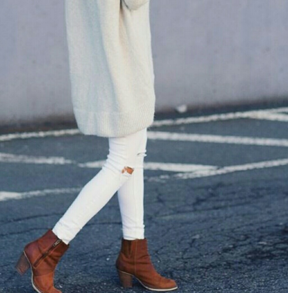 White denim jeans and italian leather boot set