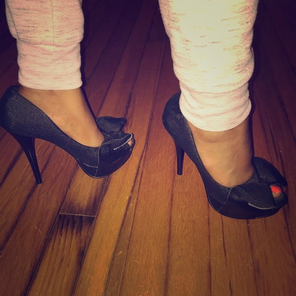 All black Heels - Picture 1 of 3