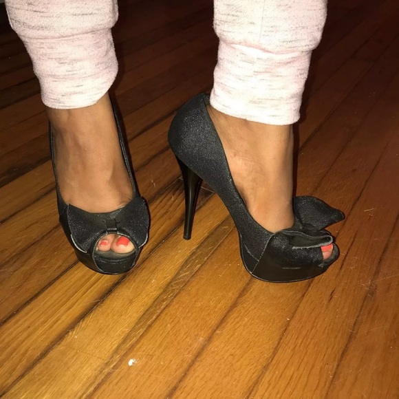 All black Heels - Picture 2 of 3