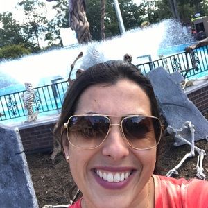 Meet your Posher, Flavia