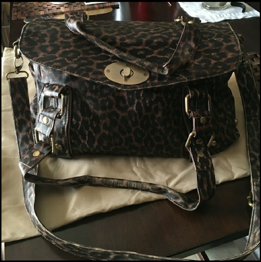 Cheetah print purse and wallet