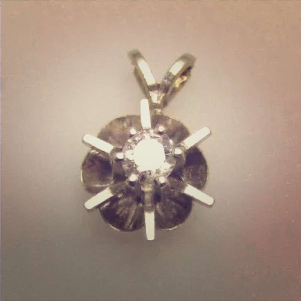 14k White Gold Pendant W/ Diamond