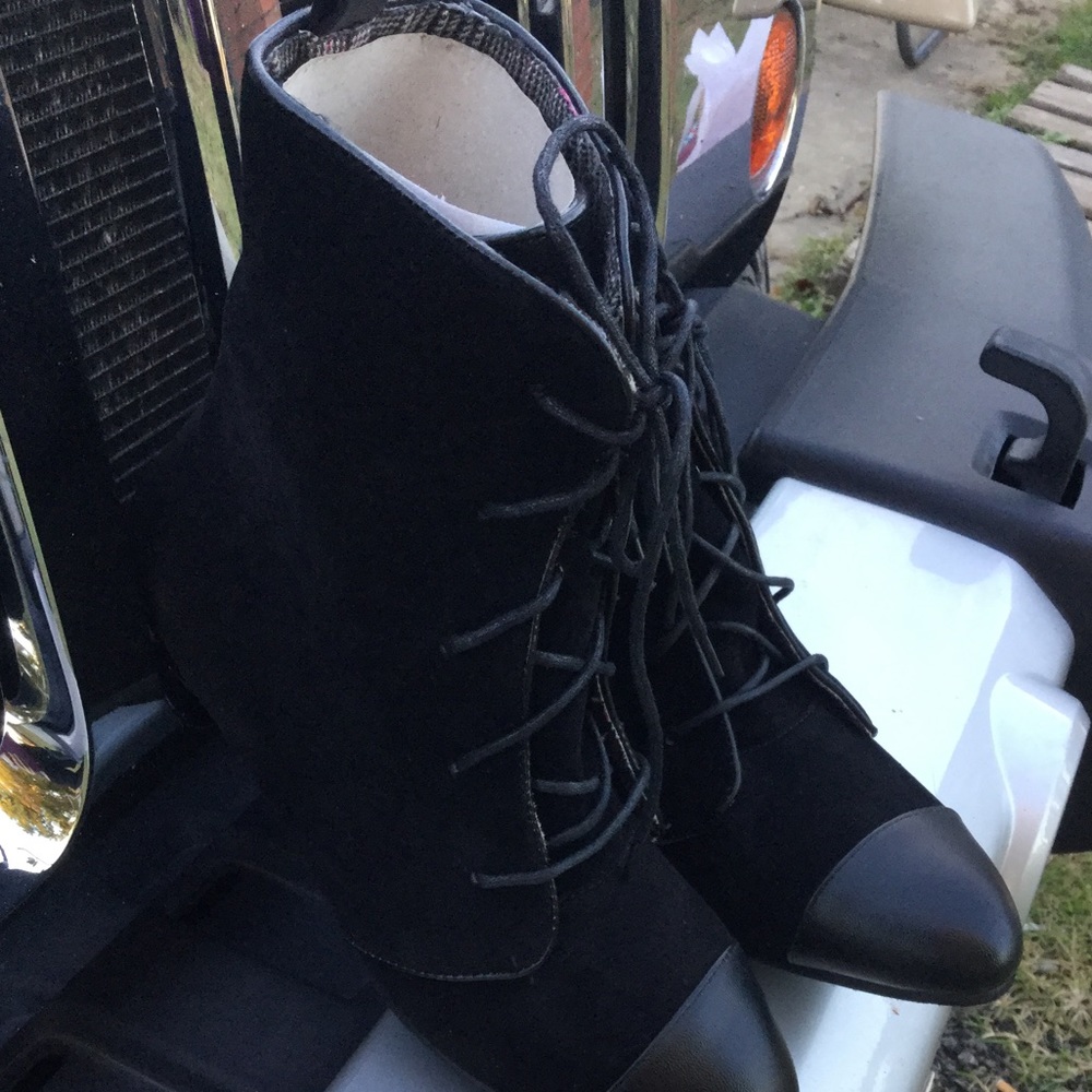 LAST PAIR 5.5, Bamboo Black Boots - Picture 3 of 4
