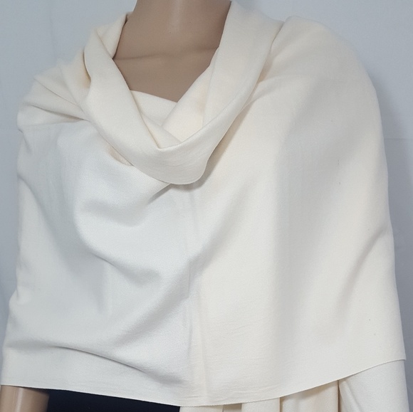 Back in stock - Elegant white color cashmere shawl - Picture 1 of 4