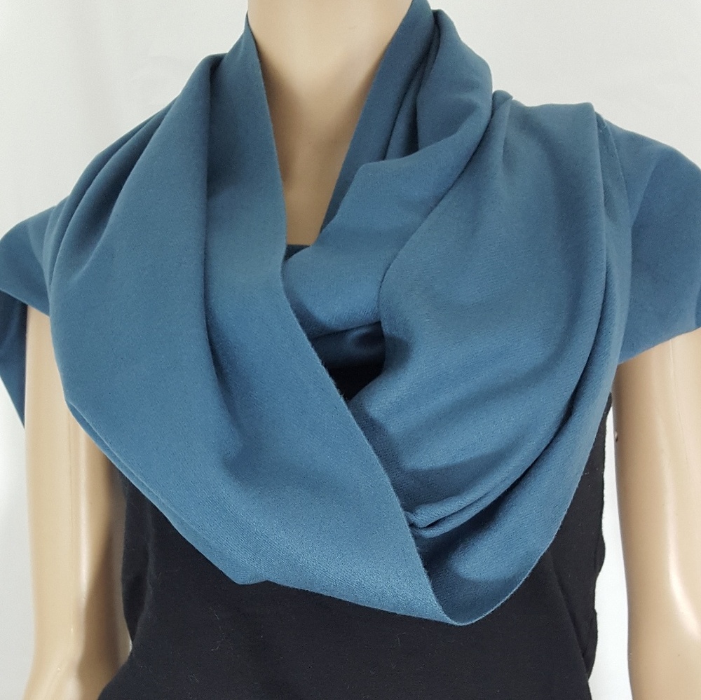 Cashmere shawl-scarf, in a beautiful blue color!