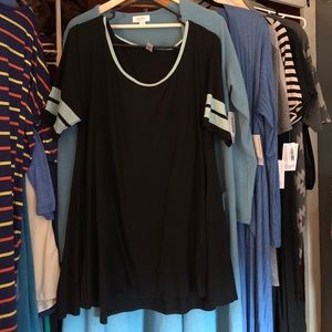 LulaRoe Large Black perfect T