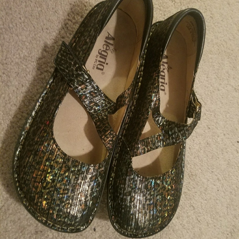 Size 39 cheetah alegria clogs