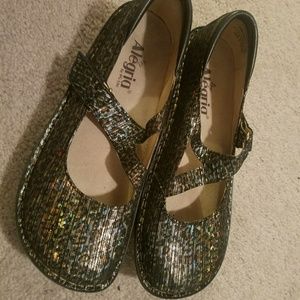 Size 39 cheetah alegria clogs