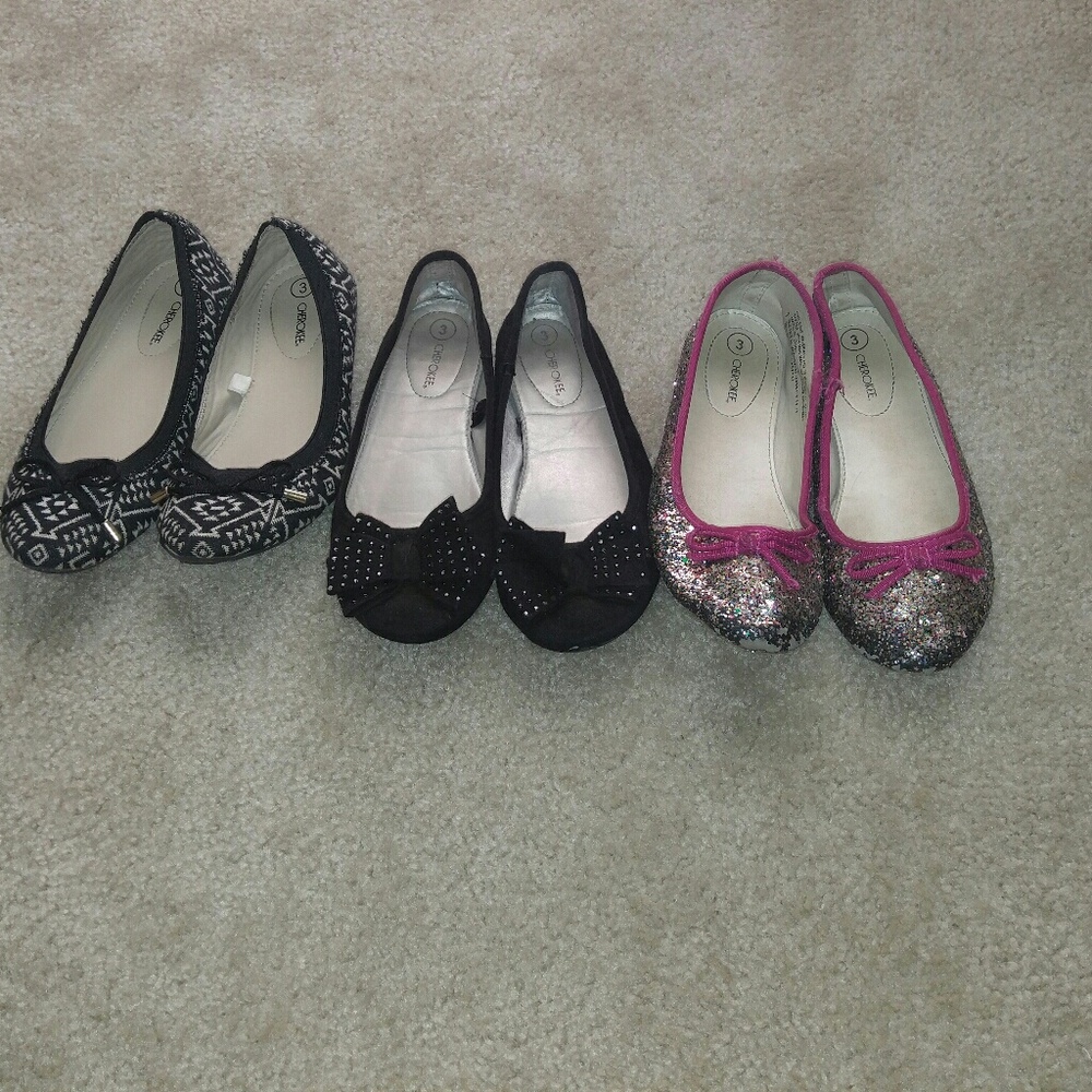 4 pair of Sz3 Flats Three by Cherokee and 1pair by