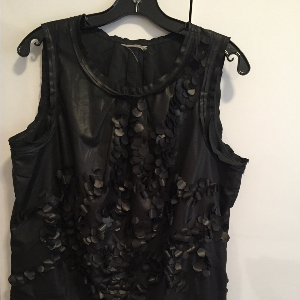 Sleeveless black supercool top