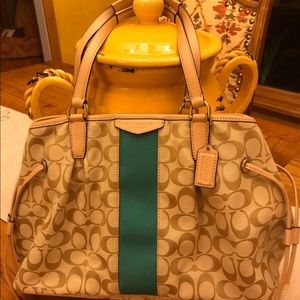 Coach Signature ShoulderBag. Authentic