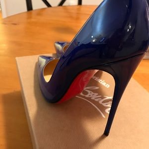 Size 40 Atlantic blue Louboutins (So Kate)