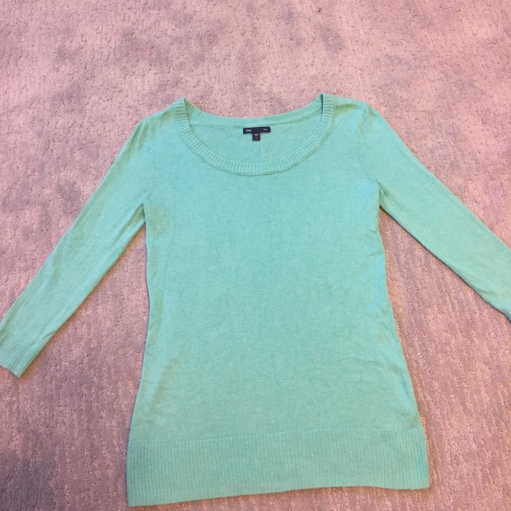 Gap sweater