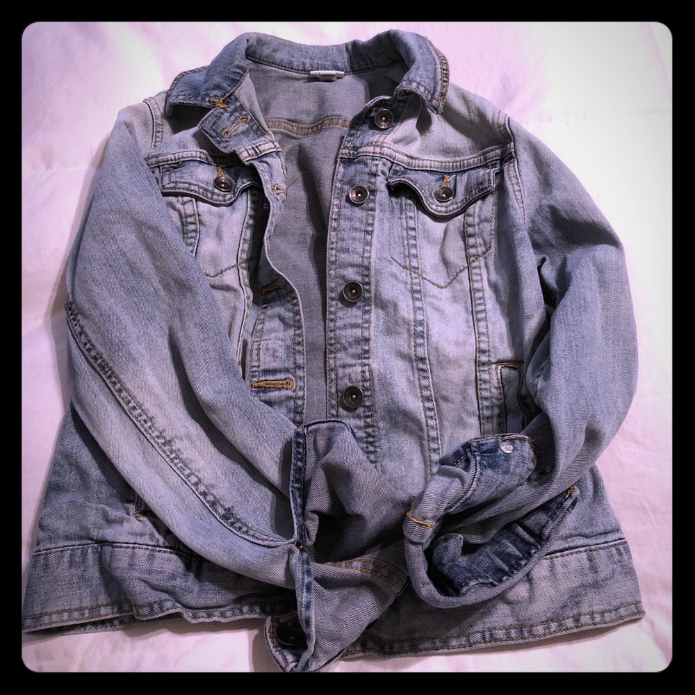 Light wash jean jacket❤️