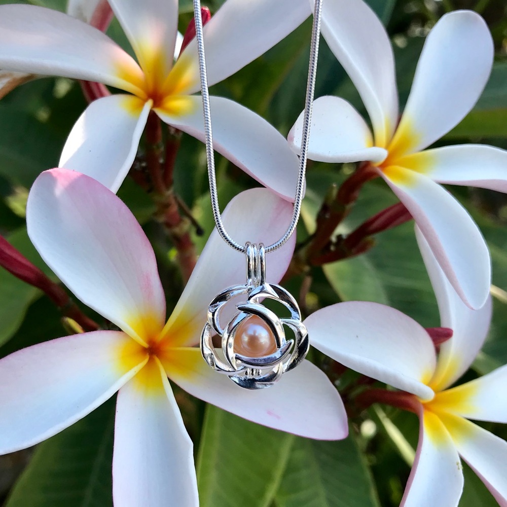 Oyster & Flower Pendant