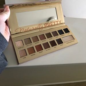IT COSMETICS Naturally Pretty Palette