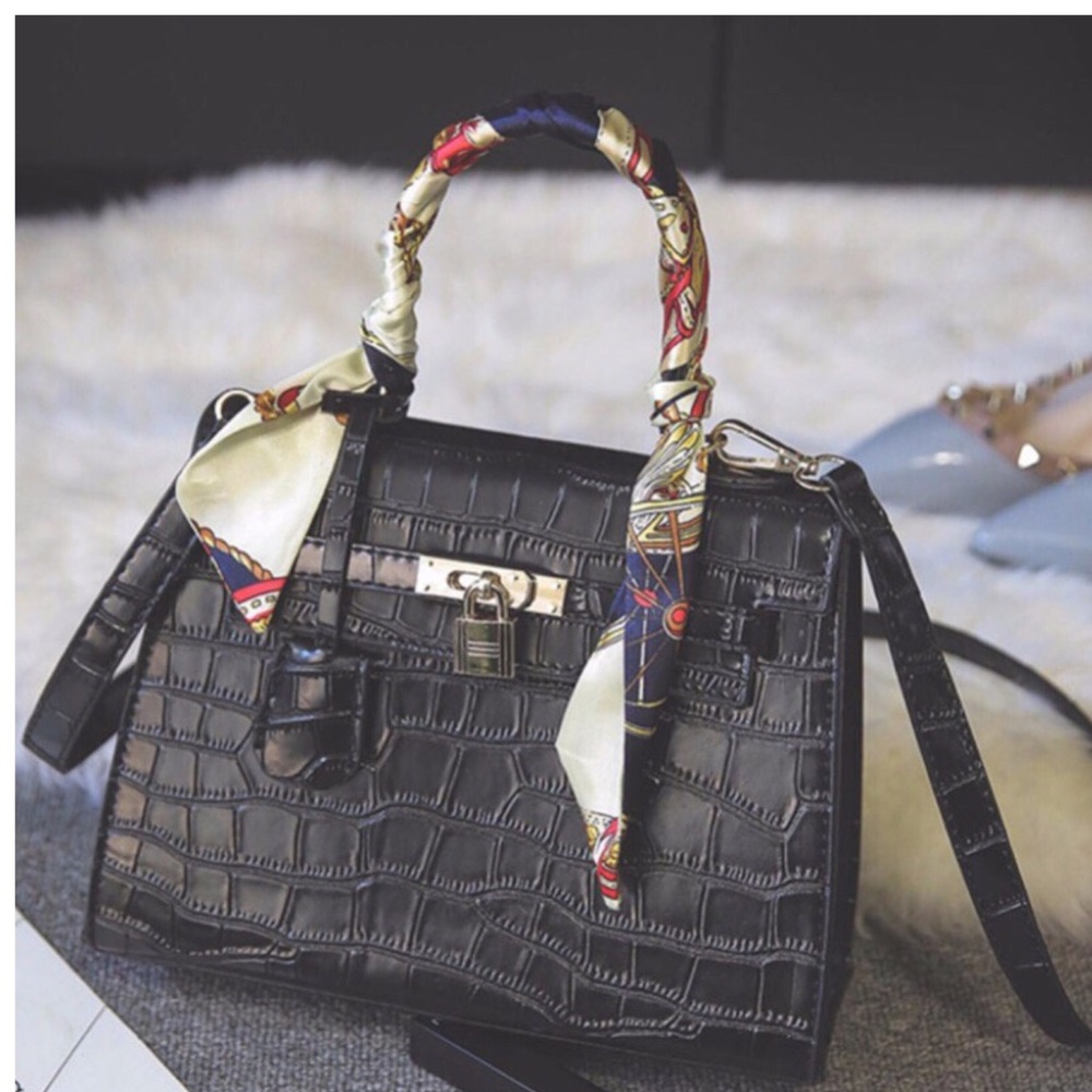 Black Crocodile Embossed Vegan Leather Handbag - Picture 4 of 6