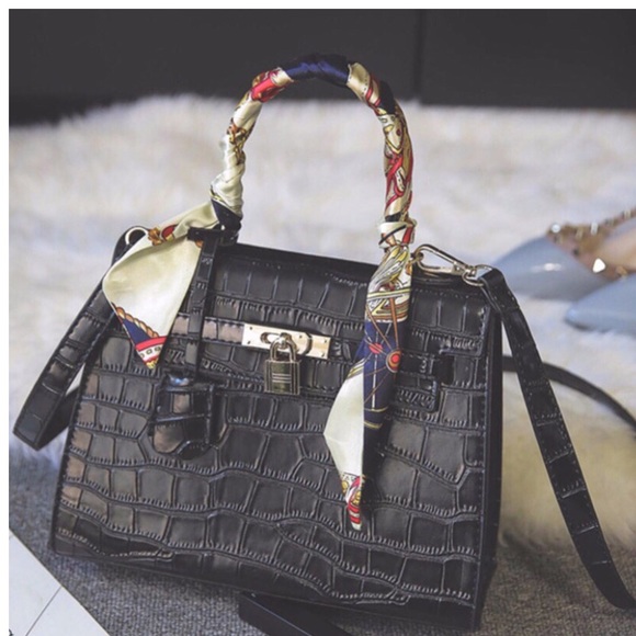 Black Crocodile Embossed Vegan Leather Handbag - Picture 4 of 6