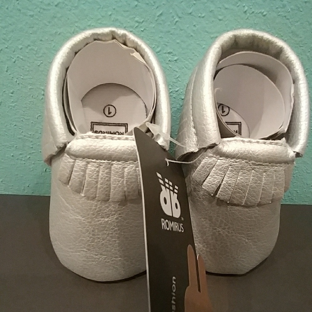 🆕 Romirus silver moccasins 0-6 months