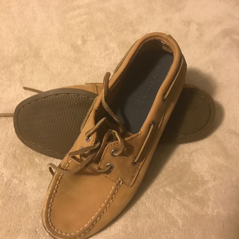 Sperry Boys tan shoes size 4.5