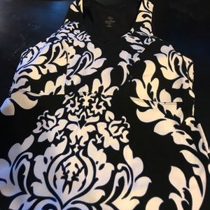 Looks New Black / White Yoga Top in Medium