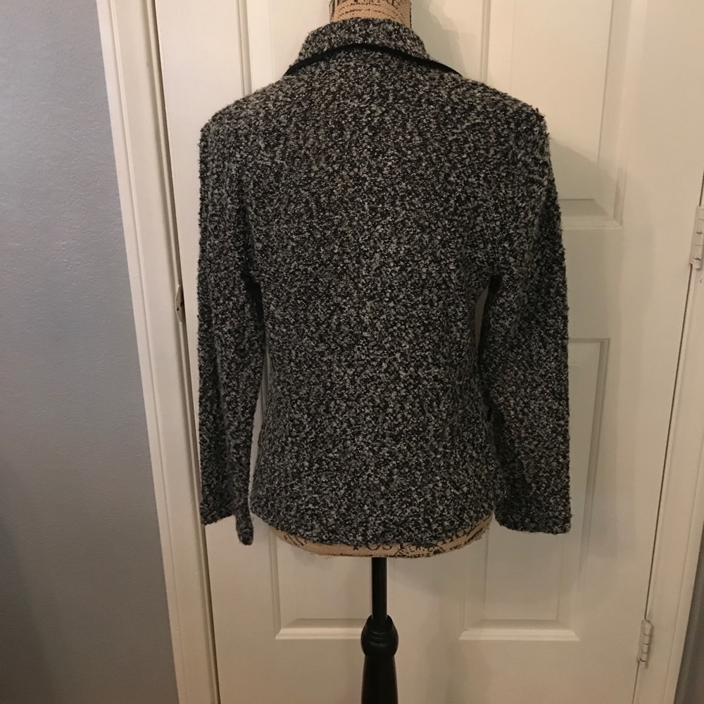 Adorable  jacket - Picture 2 of 2