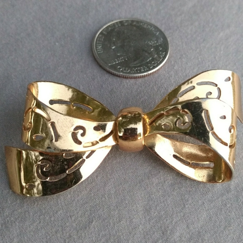 Vintage Designer Jewelry Coro Gold Colored Brooch