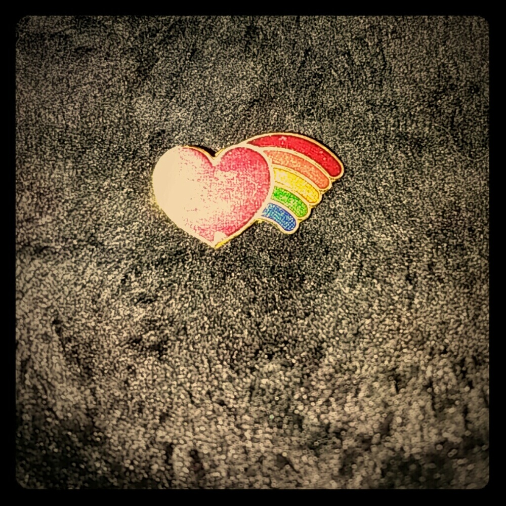 Vintage sparkly heart with rainbow pin