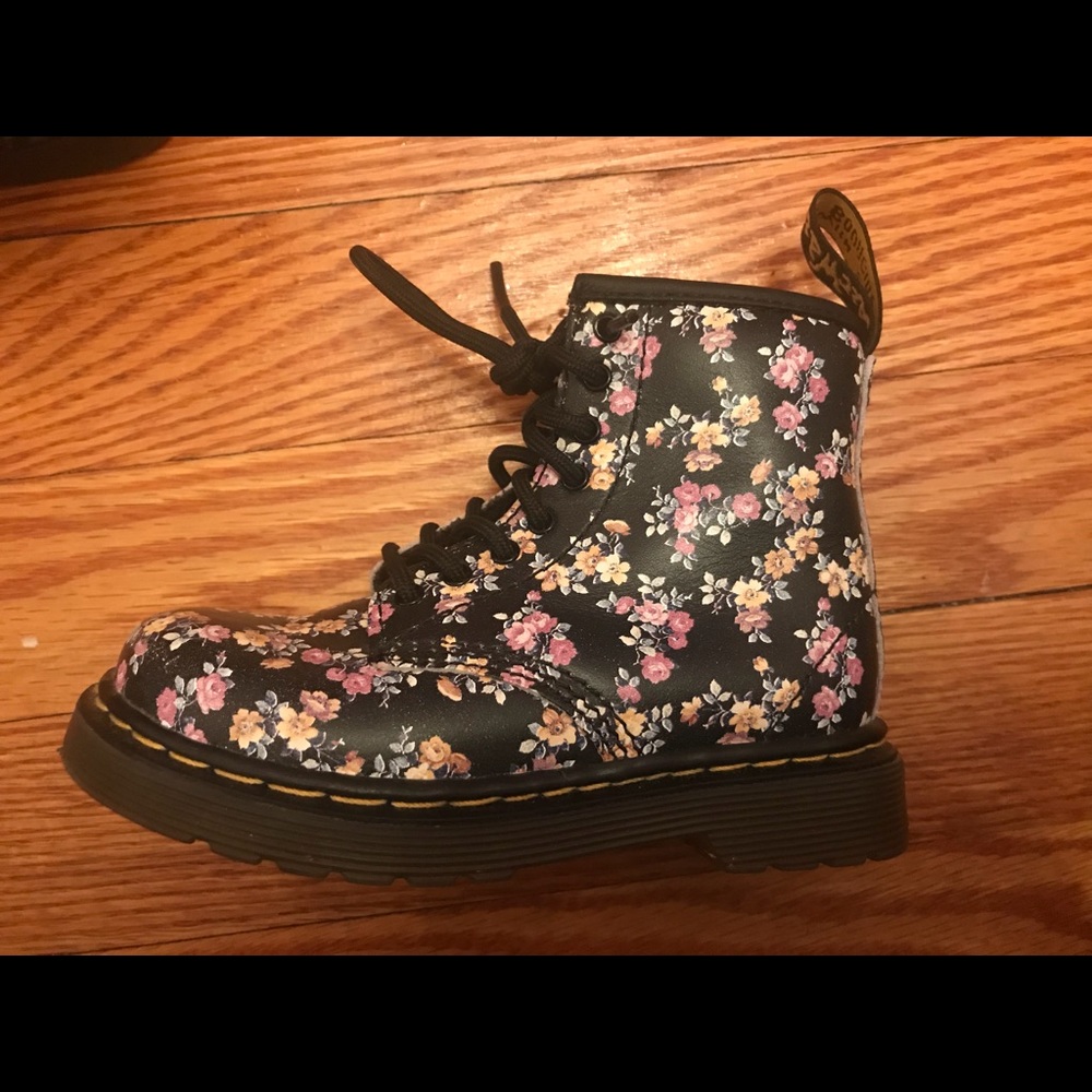 Dr. Martens Little Girls Flower Boot
