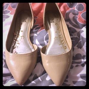 Beige/ Nude pointed toe flats