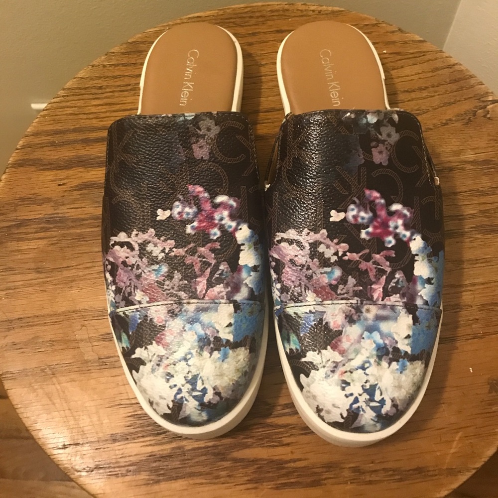 ‼️WINTER SALE‼️Calvin Klein Slip-Ons