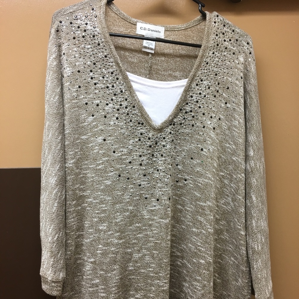 Long sleeve light weight sweater/top