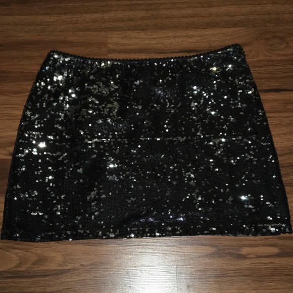 Forever 21 Dresses & Skirts - Forever 21 Black Sequin Mini Skirt Size M