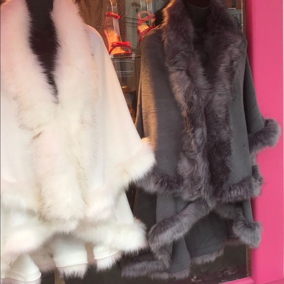 Luxurious Winter Gray Faux Fur Double Layer CAPE - Picture 7 of 9