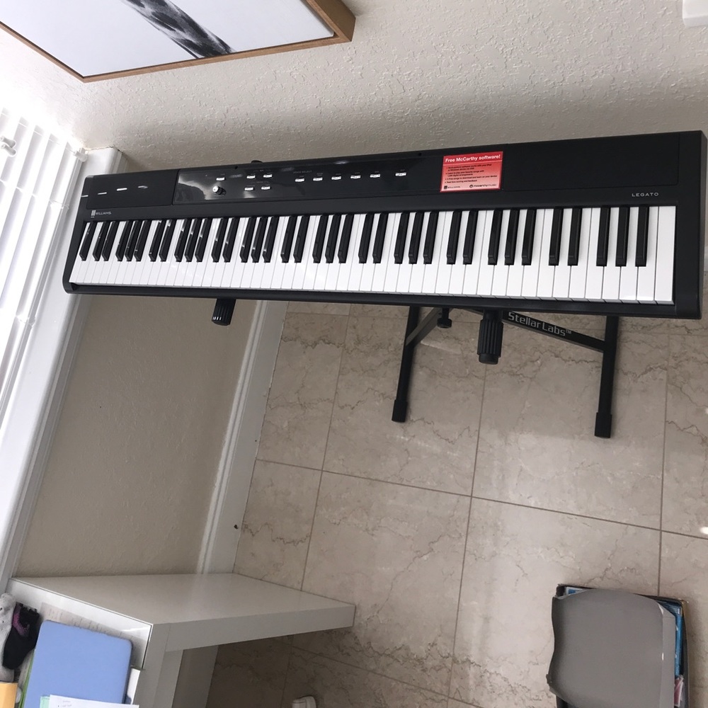 Keyboard/Piano + stand. Brand new!!