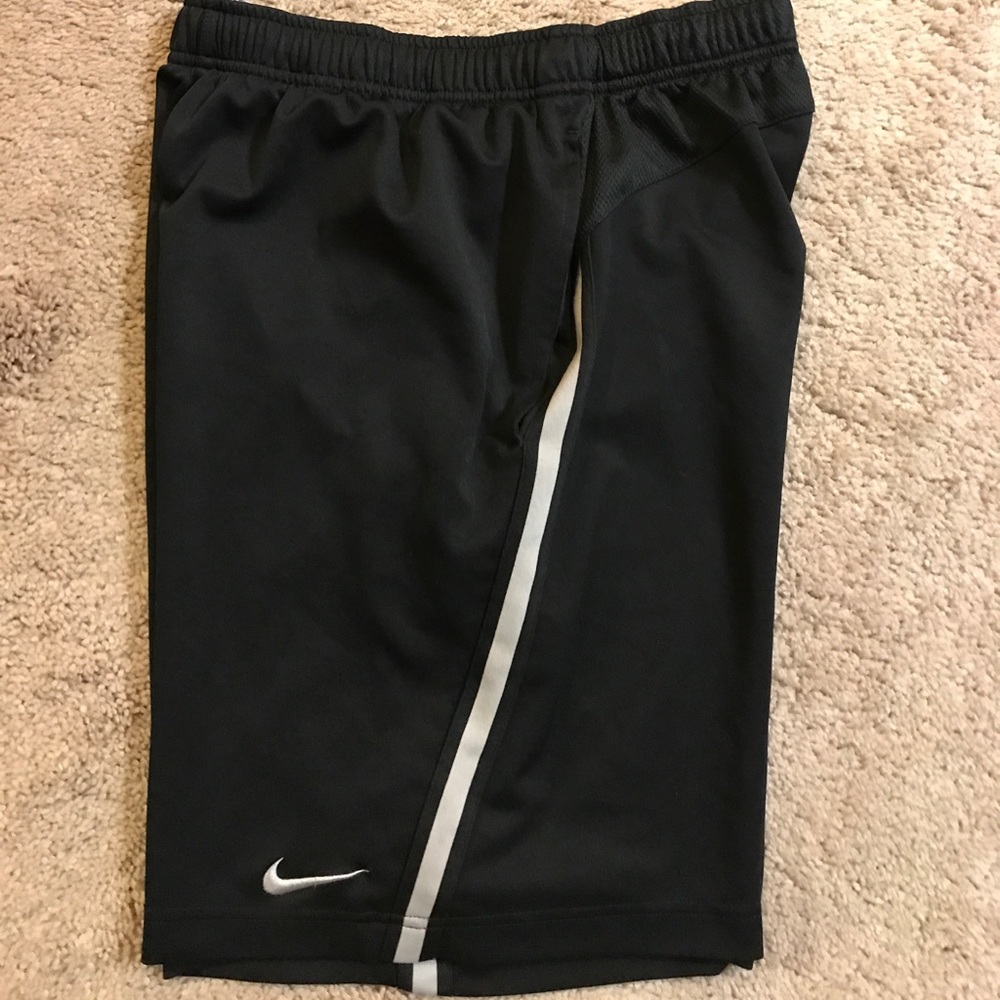 👻 Black Nike Athletic Shorts Size Medium