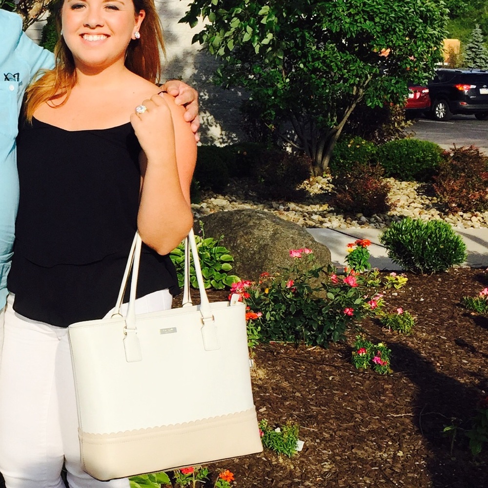 KATE SPADE - WHITE WITH SCALLOPED TAN