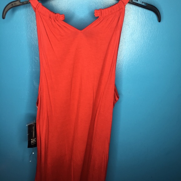 Red top just in time for the holidays - Picture 2 of 4