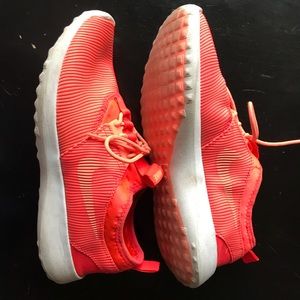NIKE JUVENATE - CRIMSON/ORANGE WOMENS SZ 9