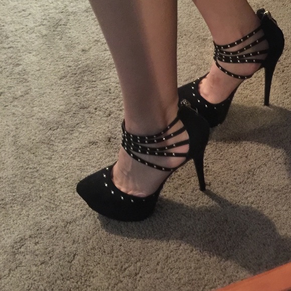 i do not use them heels 👠 - Picture 2 of 3