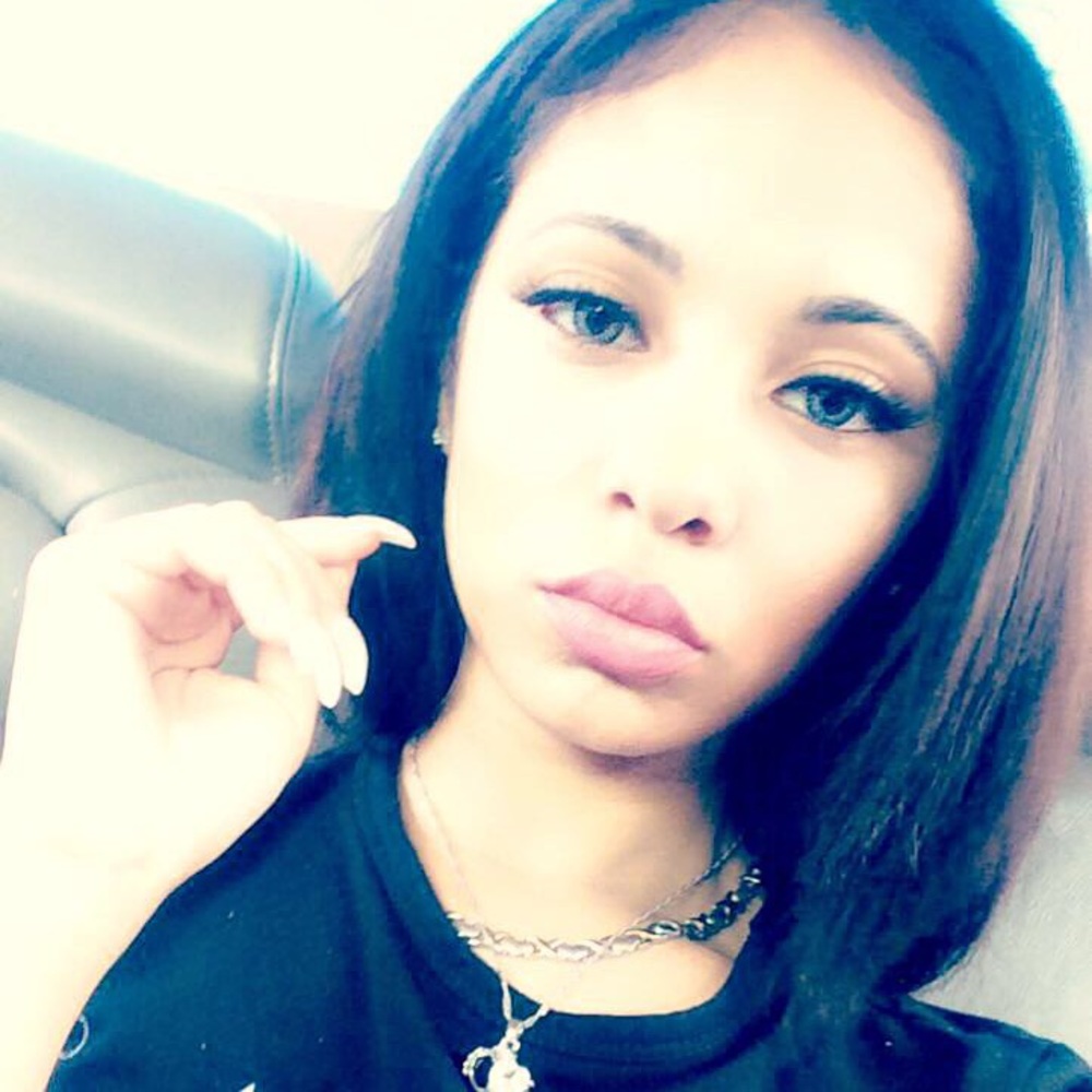 Meet your Posher, Lina