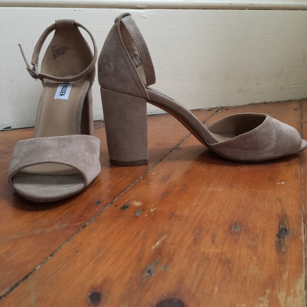 NWOT Steve Madden Suede Heels