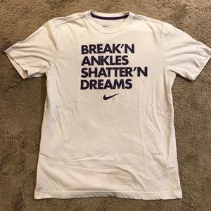 👻 White Nike Athletic Shirt Size Medium