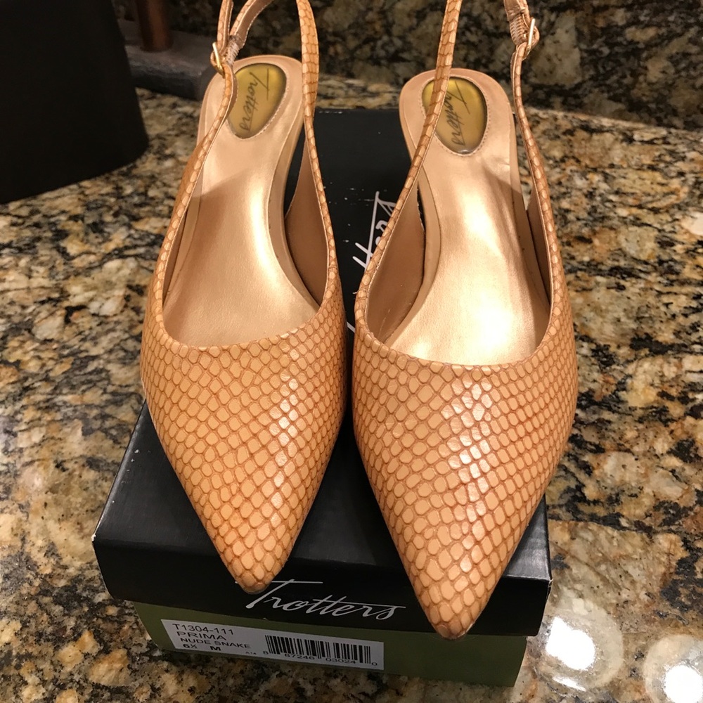 Trotters sling Back pumps low heel