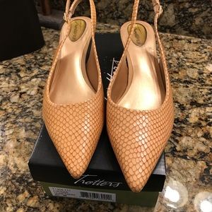 Trotters sling Back pumps low heel